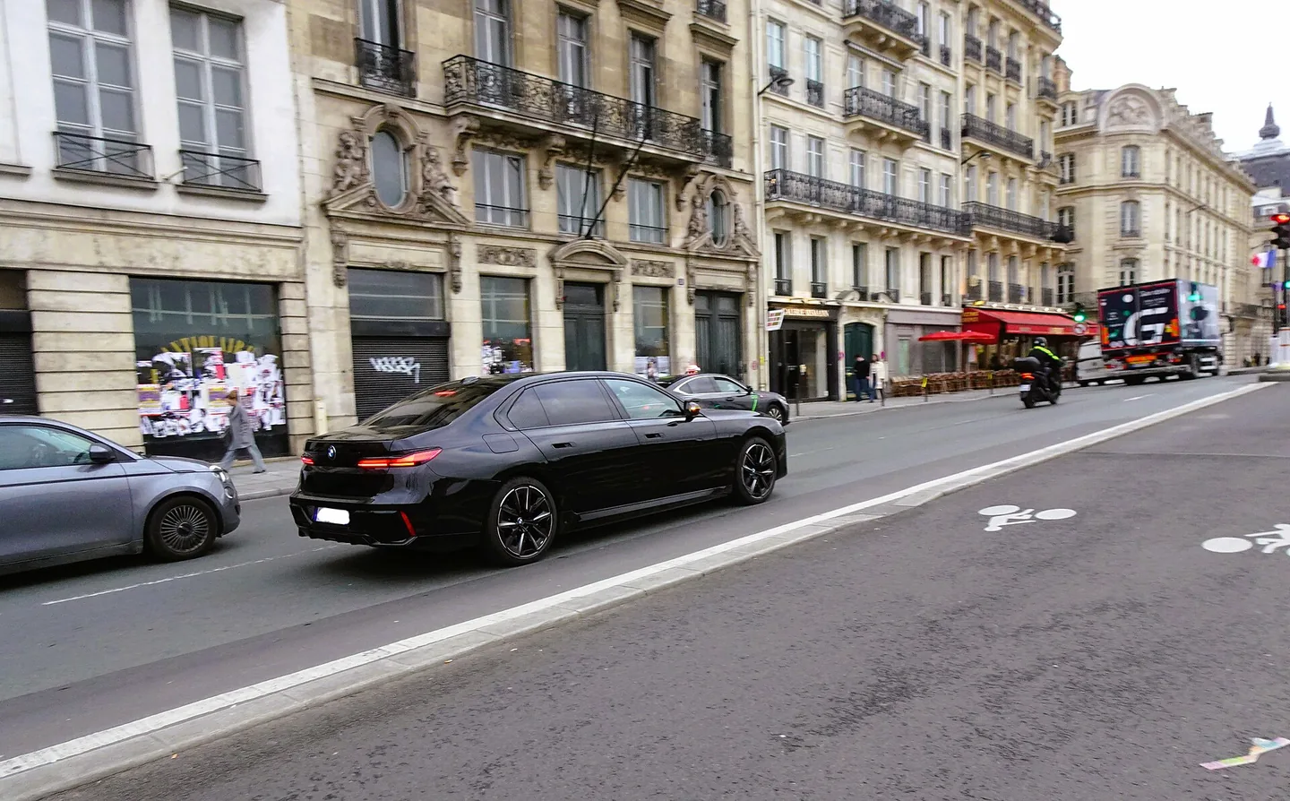 BMW i7
