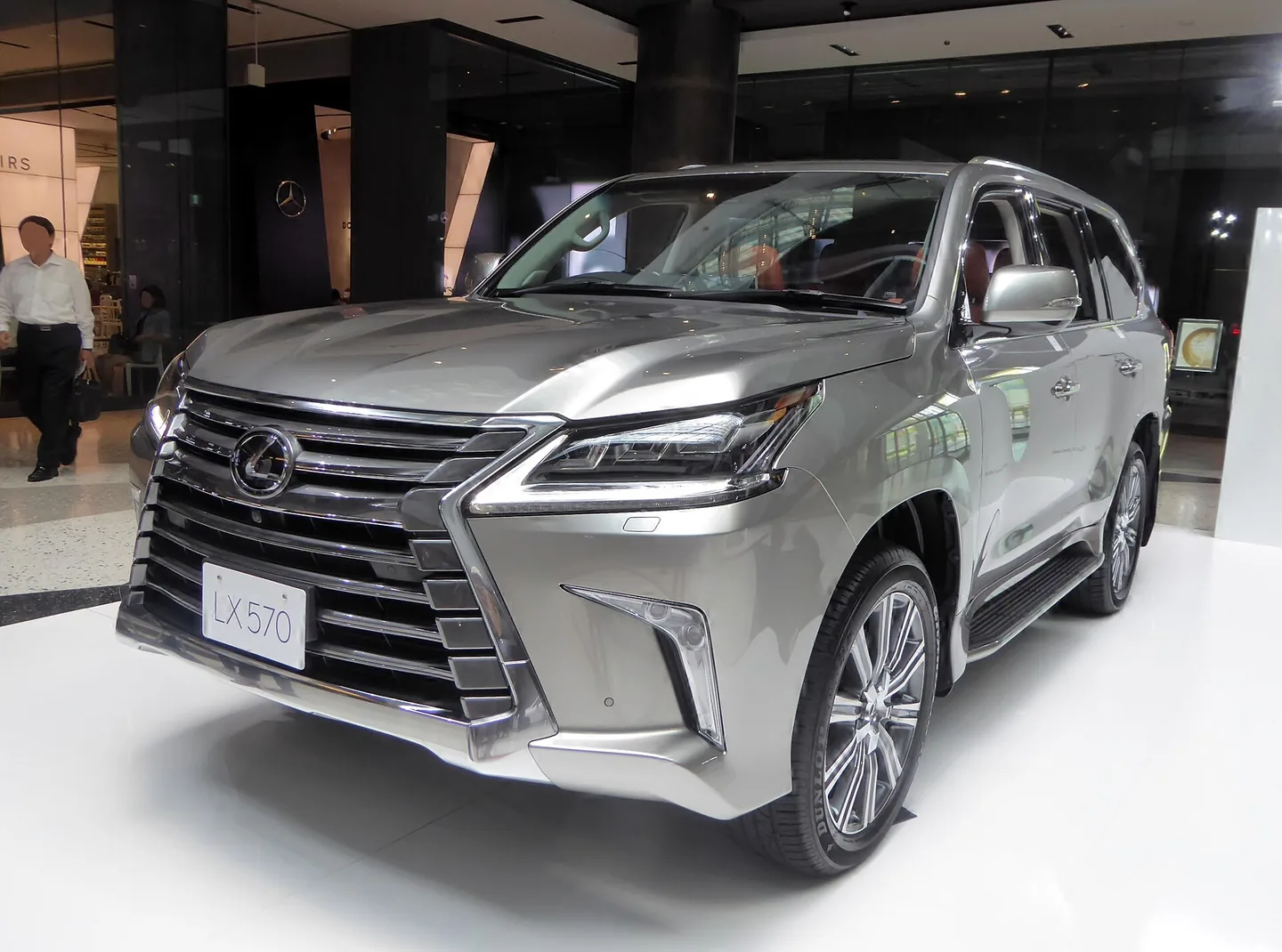 Lexus LX570