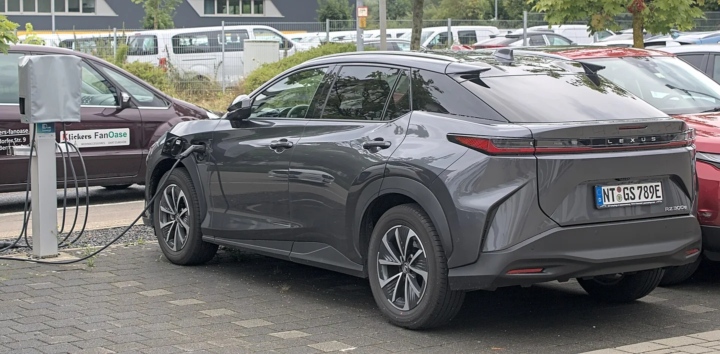 Lexus RZ 300E